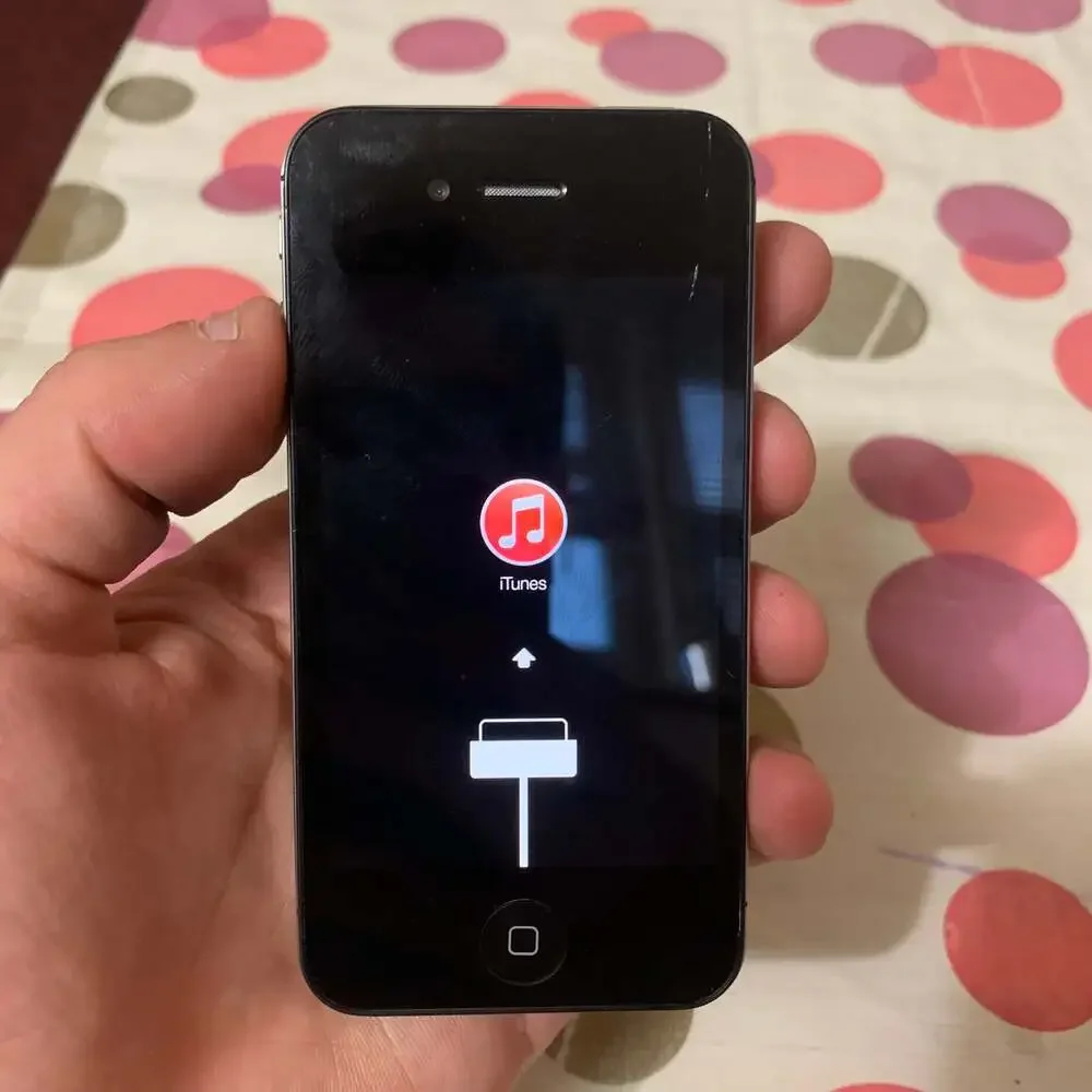 Apple iPhone 4S 16GB in Black for parts